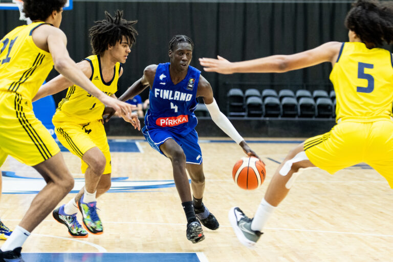 Suomen 18-vuotiaiden poikien maajoukkue isännöi Puolaa Kisakalliossa