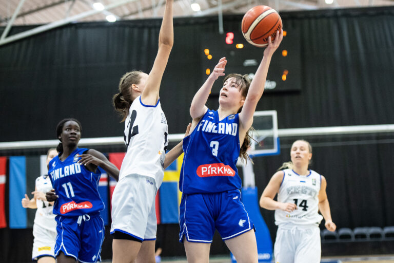 Suomen 16-vuotiaiden tyttöjen maajoukkue askeleen Belgiaa jäljessä EYOF:n avausottelussa
