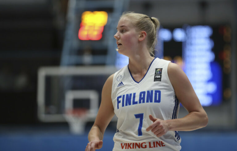 Elina Koskimiehellä opettavainen debyyttikausi ulkomailla – ”Koko ajan meni paremmin”