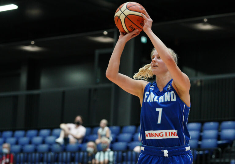 Elina Koskimies ja Anissa Pounds aloittaneet vahvasti Saksassa