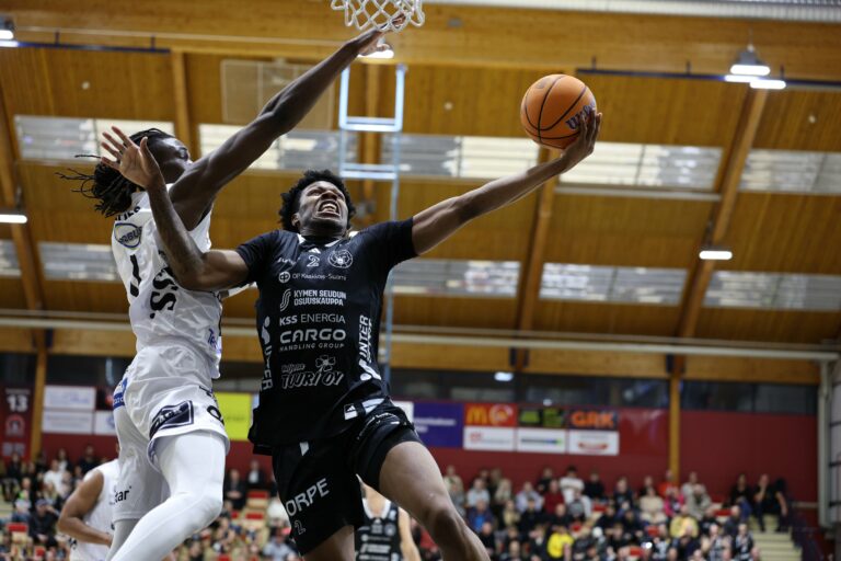 Kouvot sopimukseen James Bishop IV:n kanssa