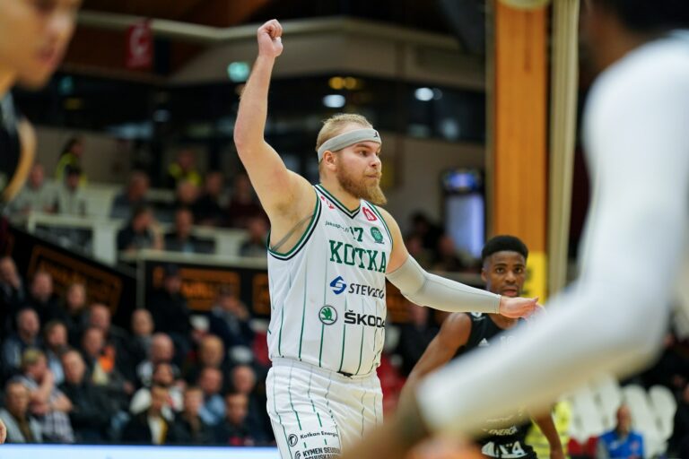 KTP-Basketin Juho-Matti Henttonen kertoo kuntonsa olevan paras vuosiin – ”Kovaa mennään koko ajan!”