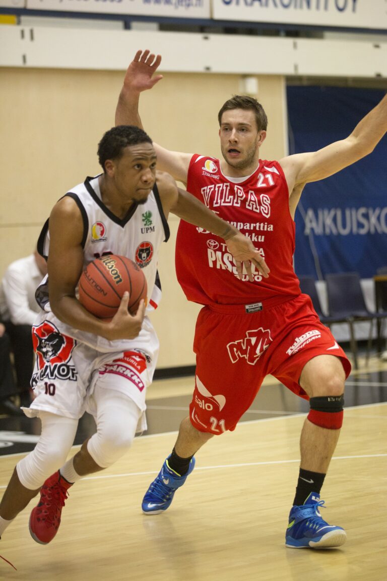Talvivireessä oleva Bisons Kouvojen vieraaksi