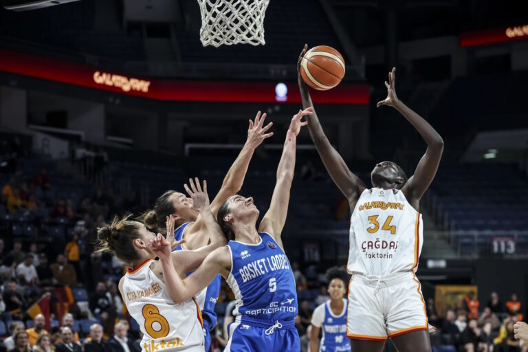 Awak Kuierin Galatasaray Euroliigan välieräpaikassa kiinni – Elina Koskimies palasi kentille