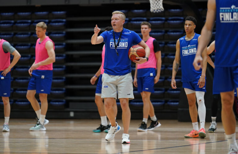 Susijengi loppukesän koitoksiin 23 pelaajan miehistöllä