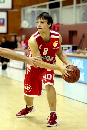 Santeri Latvala Biisoneista Ura Basketiin