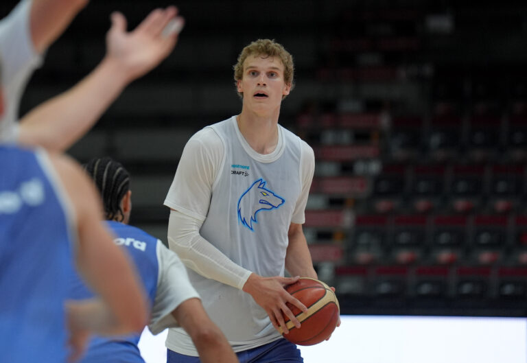 Lauri Markkanen Jyväskylässä: ”Halli täyteen ja samanlainen meteli kuin kolme vuotta sitten”