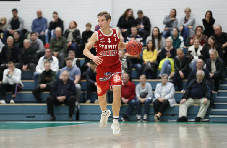 Korisliiga-ennakko: Kokeneessa Pyrintö-leirissä tiedetään, mitä mestaruuden voittaminen vaatii