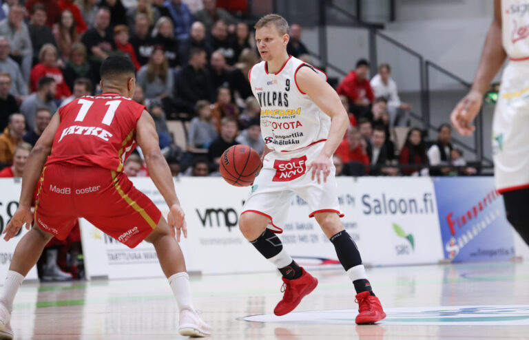 Vilppaan voittokululle ei näy loppua – Karhu Basket kaatoi kotonaan Korihait