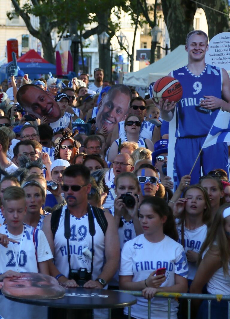 Susijengi pääsi kiittämään fanejaan Venäjä-voiton jälkeen