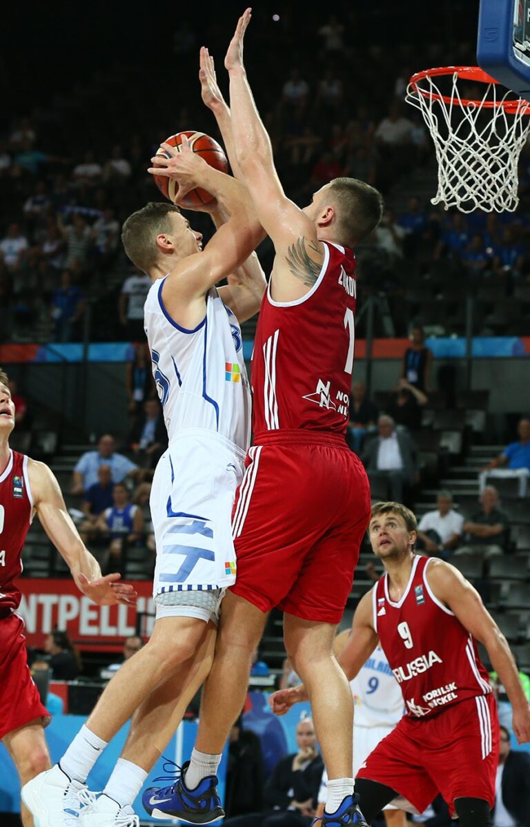 MM-hopeamitalisti Serbia juoksee kenttää fantastisesti