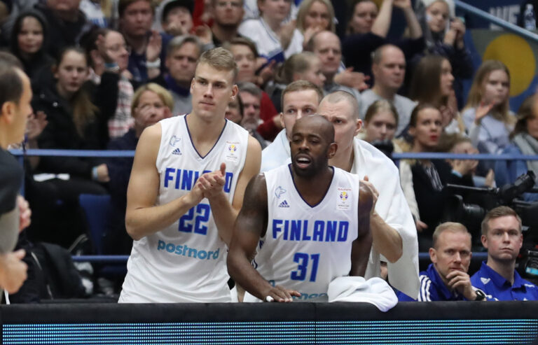 Lindbom ja Ahonen ranteet kuumina – Wilson juhli makeaa voittoa