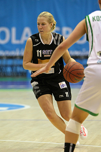 Lotta Hämäläinen Espoo Basket Teamiin