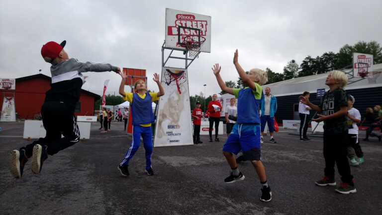 Pirkka Street Basket liikutti koululaisia Loviisassa
