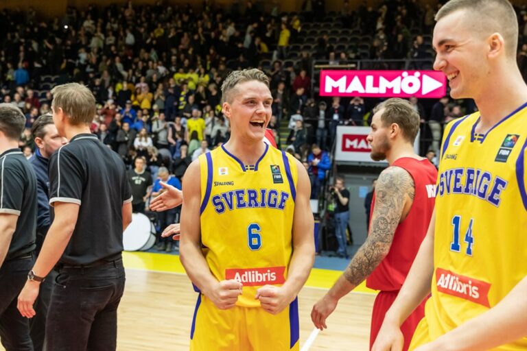 Torstai-illan isännällä Ruotsilla kasassa kaikkien aikojen joukkue