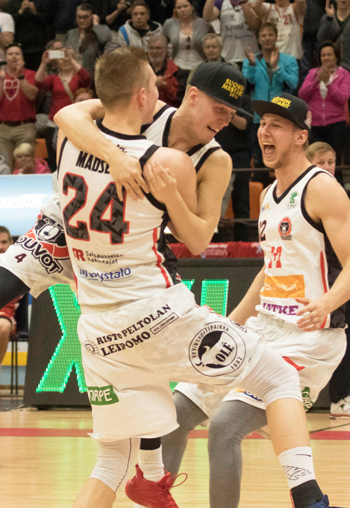 Kouvot Korisliigan kauden 2015/2016 mestari
