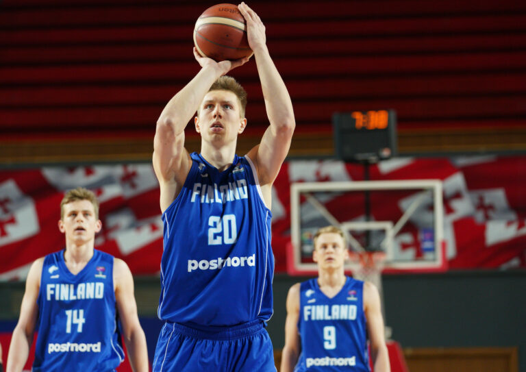 Alexander Madsen ja Edon Maxhuni taistelevat Viron ja Latvian yhteisliigan voitosta