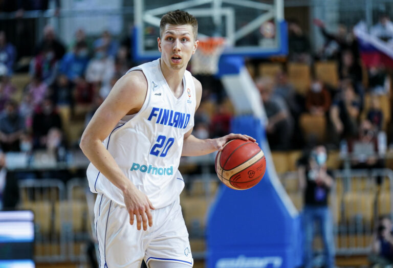 Alexander Madsen juhli Latvian cupin voittoa ja pokkasi finaalin MVP-palkinnon