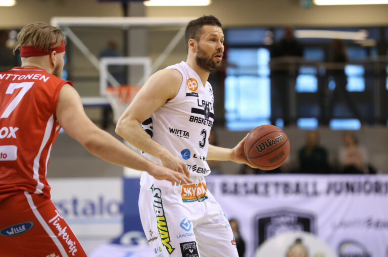 Vesa Mäkäläinen jatkaa Lahti Basketballissa