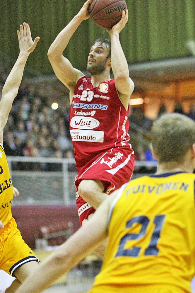 Bisonsin Mäkäläiselle 400 Korisliiga-ottelua täyteen