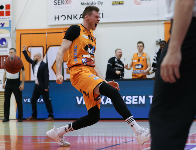 Korisliiga saa kovan paluumuuttajan, Greg Mangano KTP-Basketin haaviin