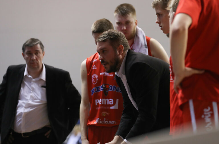Arttu Mannelin Ura Basketin valmennuspäälliköksi