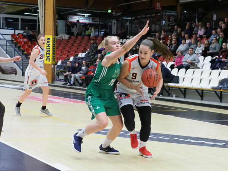 Kouvottaret ja Honka kotivoittoihin