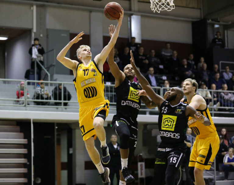 Niko Mattila ja Tomi Lommi siirtyvät Kataja Basketin takakentälle