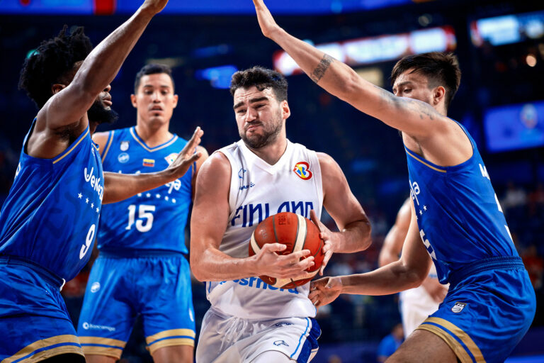 Edon Maxhuni kuritti debyytissään Paris Basketballia – ”Oli kiva olla taas parketilla”