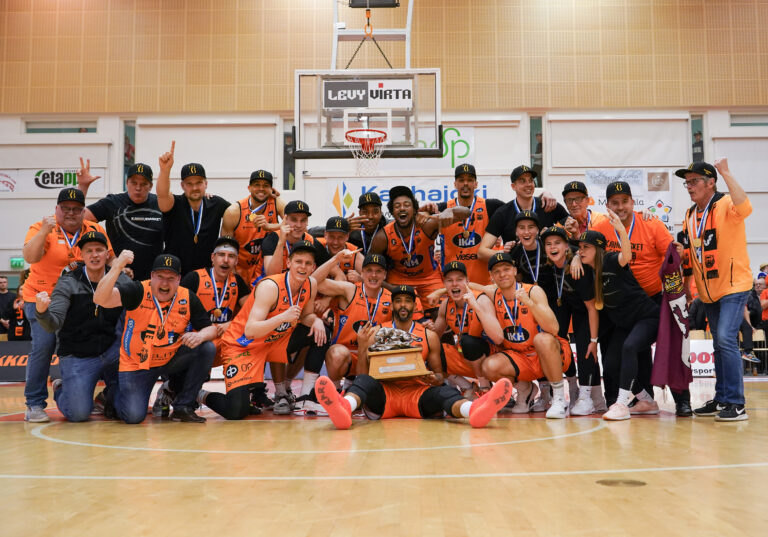Kauhajoki vei mestaruuden ennätysyleisön edessä – finaalien MVP Cameron Jones varmisti voiton