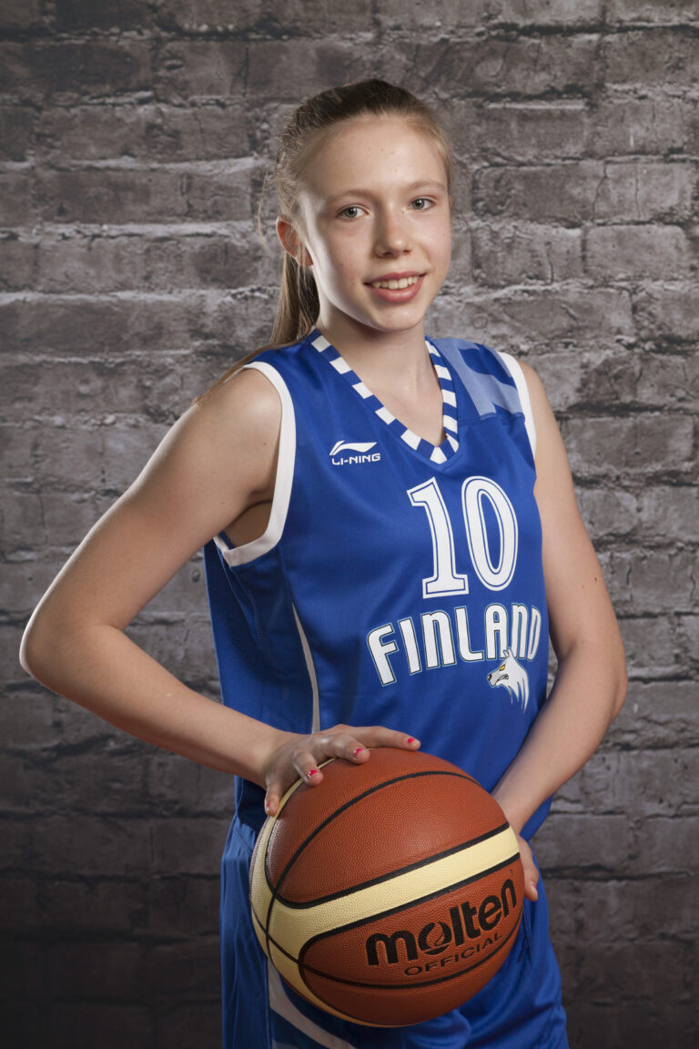 16-vuotiaiden tyttöjen tasapainoinen esitys ei riittänyt Latvian kaatoon