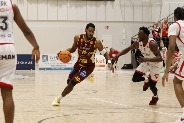 Jalen Jacksonille viides kausi Korihaissa