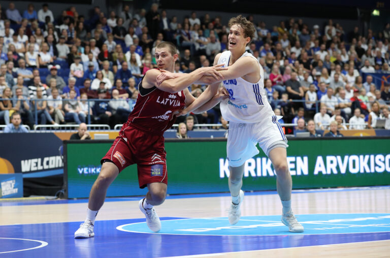 Susijengi valmistautuu Riiassa: “Päästään freesinä Latvian kimppuun”