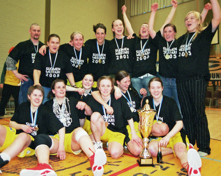 Koripallon Suomen mestari Lotta Hamari aloitti eduskunnassa