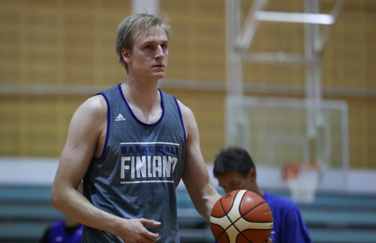 Mika Nuolivirta ja Brandon Conley Korihaihin