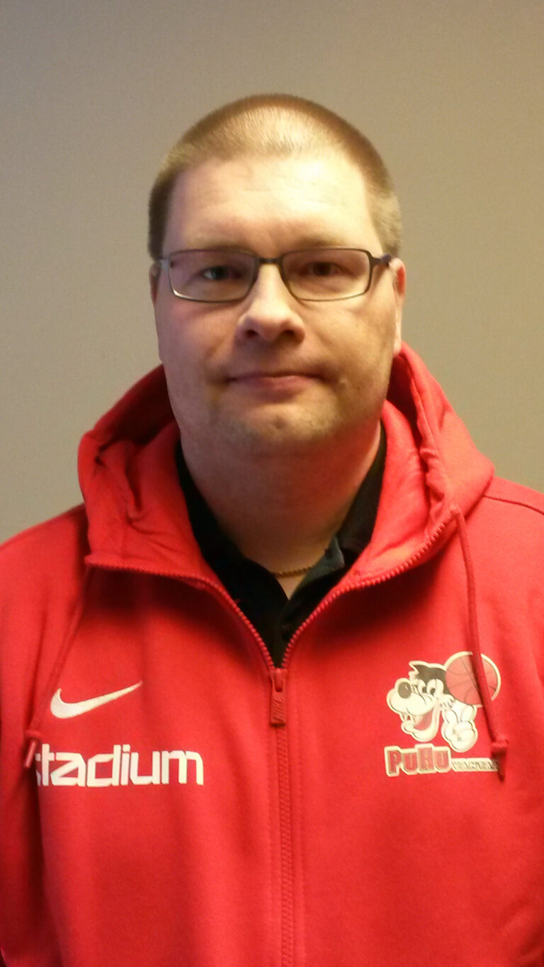 Mikko Asikainen luotsaa puhun miesten edustusjoukkuetta 1 divisioona B:ssä