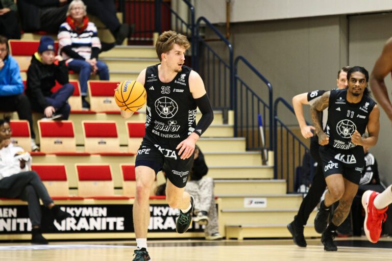 Jesper Granlund KTP-Basketin riveihin