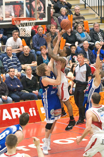 Kouvot Korisliigan välieriin