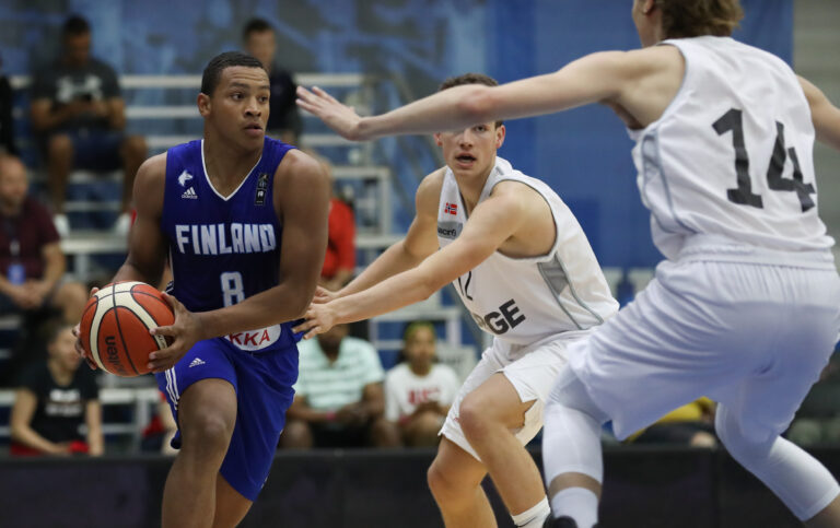 Suomen 16-vuotiaille pojille niukka tappio Hollantia vastaan Kisakalliossa, 18-vuotiaissa pojissa Kreikka parempi