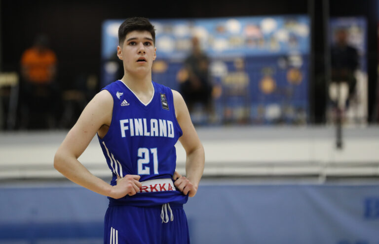 Liettua pääsi maksamaan kalavelkoja Suomen 18-vuotiaille pojille