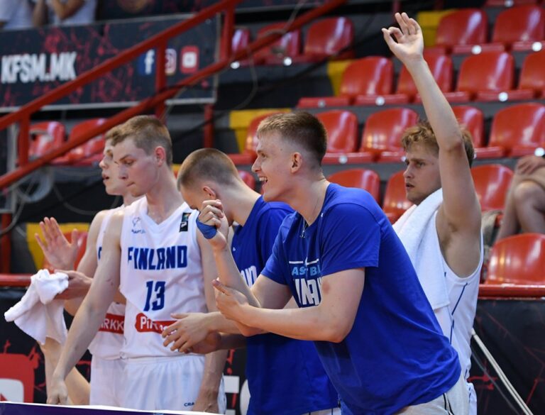 Suomen 20-vuotiaille miehille avausvoitto B-divisioonan EM-kisoissa – 18-vuotiaat pojat päihittivät Georgian Kisakalliossa