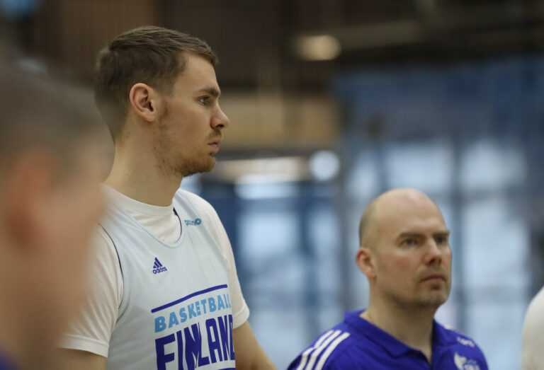 Erik Murphy hurjasteli taifuunin lailla Japanissa