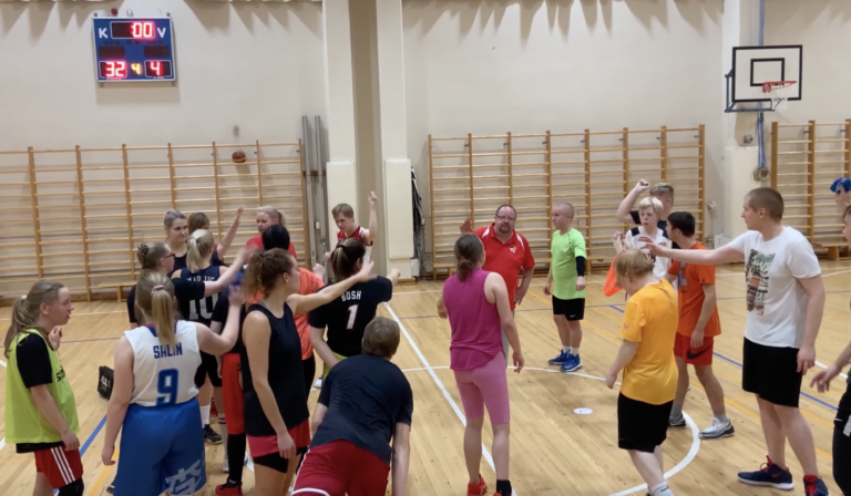 Katso minidokumentti Unified-koripallosta: ”Täällä oppii kaikkea uutta ja saa uusia kavereita!”