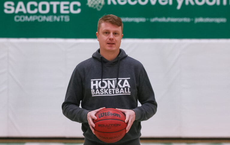 Niko Nyholmista Hongan naisten Korisliiga-joukkueen seuraava päävalmentaja