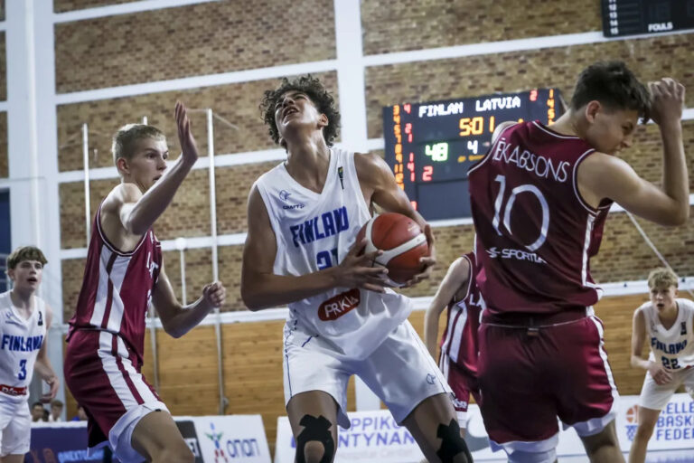 Latvia puristi voiton Sudenpennuista poikien U16 EM-kisojen viimeisessä alkulohkopelissä