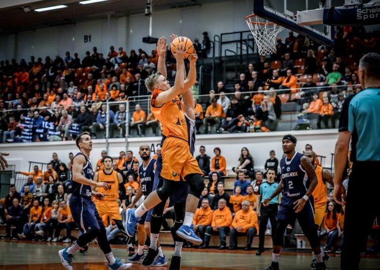 Karhu Basketin hurja loppu toi voiton Mestarien liigan karsinnoissa, Okko Järven käsi kuumana
