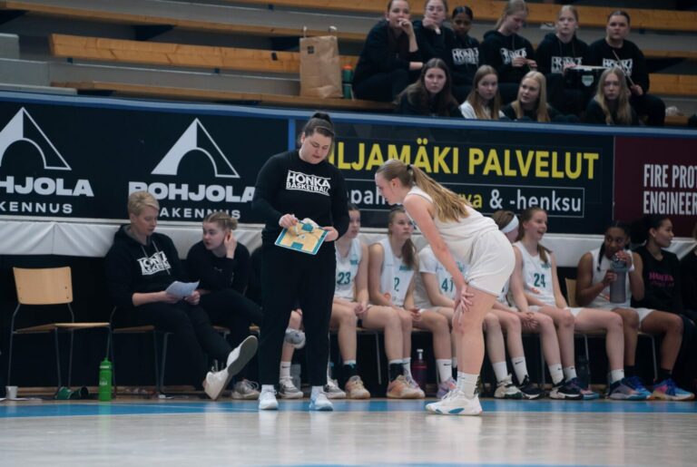 Olivia Eklund siirtyy valmentamaan Sveitsiin