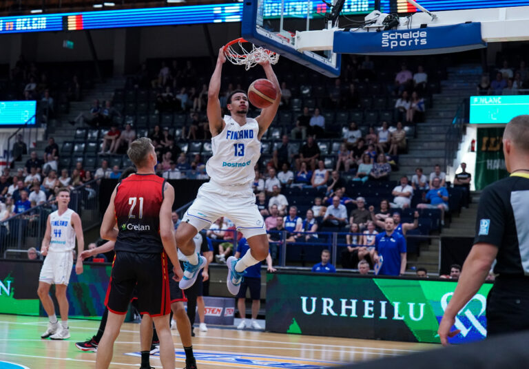 Susijengi karisteli kesäterää Hakametsässä, Belgia pykälän vahvempi
