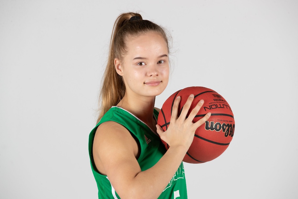 Ollilainen valittiin viime kauden päätteeksi 19-vuotiaiden SM-sarjan Vuoden pelaajaksi. Kuva: Ville Vuorinen/Naisten Korisliiga