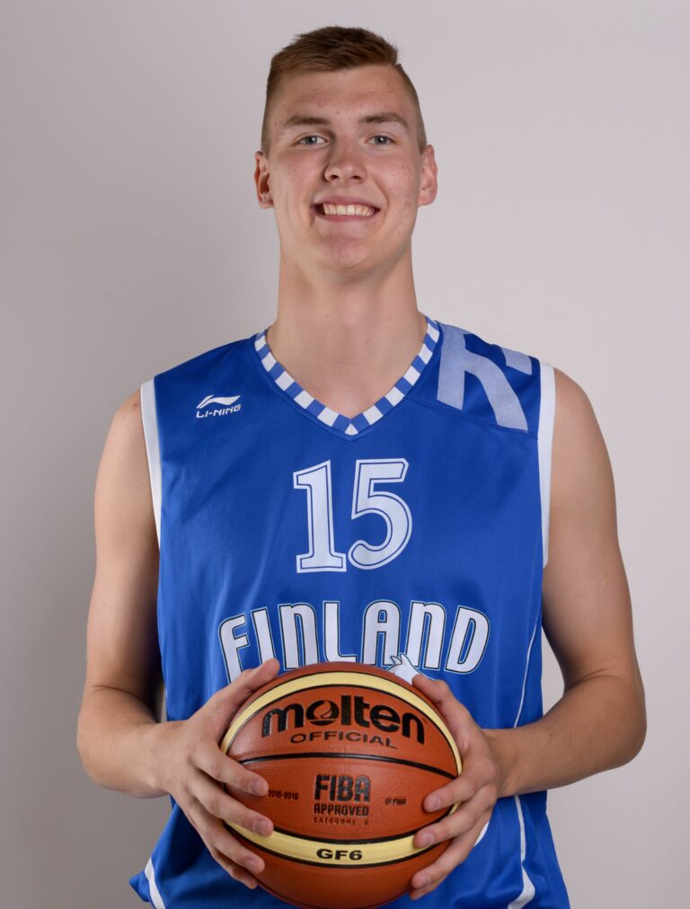 Oskar Michelsen lopettaa koripallouransa